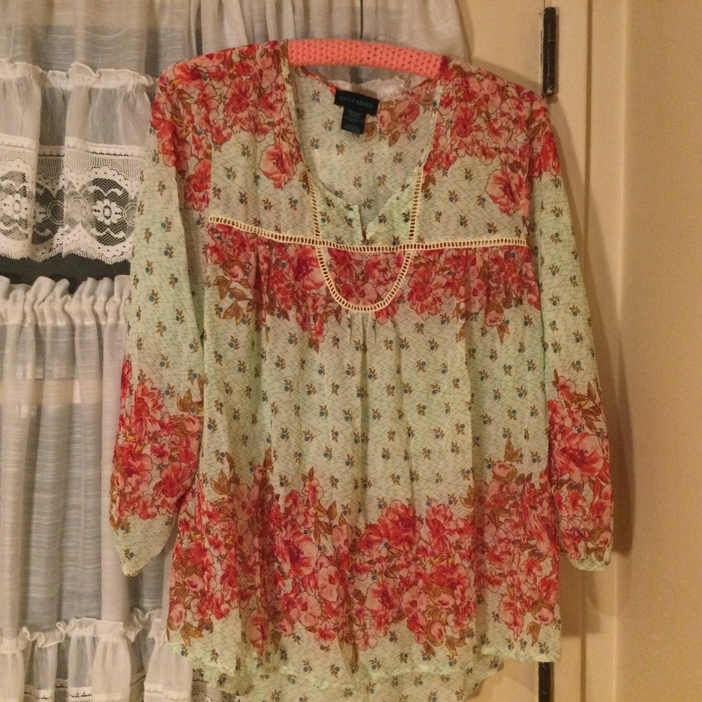 ⭐️ Lightweight Floral Blouse by Kelly Renee